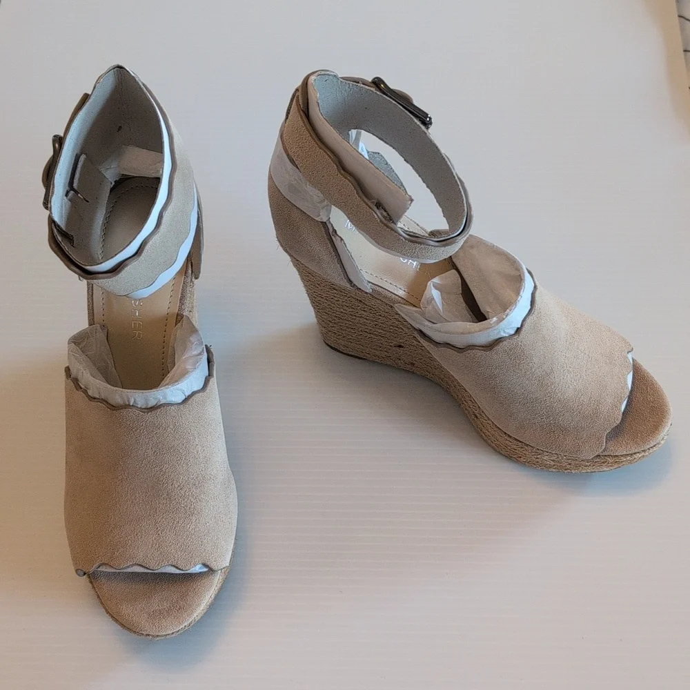 SALE🎉 Marc Fisher Haya Scalloped Ankle Strap Espadrille Wedge - Picture 6 of 9